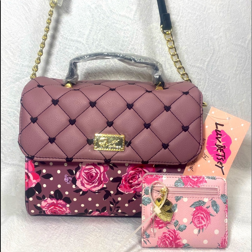 Betsey Johnson Crossbody purse hand bag wallet set new floral Roses quilted Luv